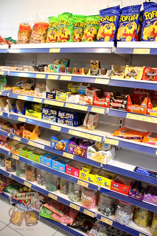 Ambiente do bar com iluminação aconchegante